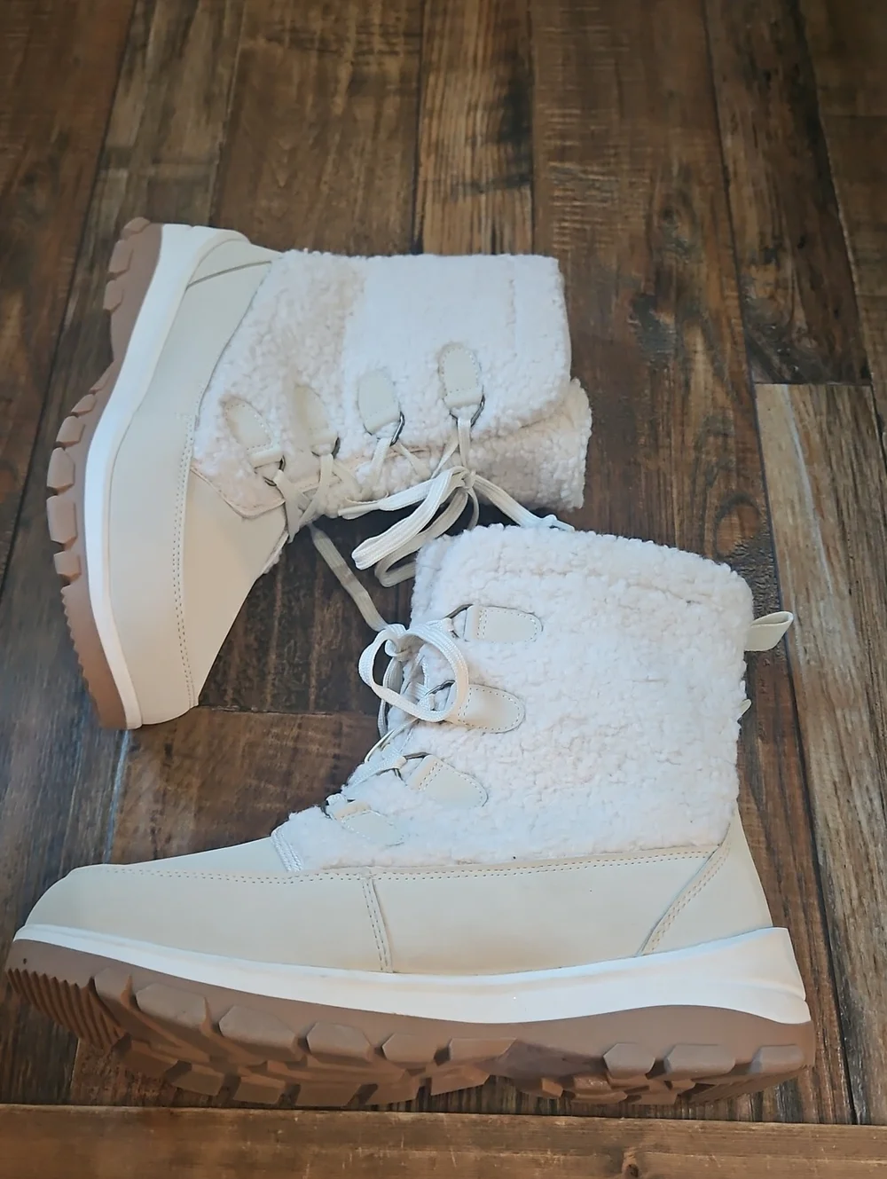 Universal Thread Women's Cream Sherpa Warm Winter  Lace-Up Boots